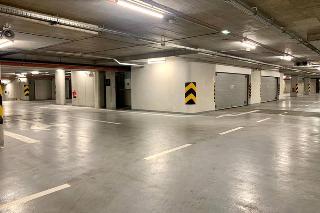 New, Beautiful Apt With Parking In Best Location! Bratislava Bagian luar foto